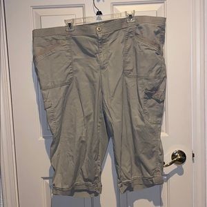 Gloria Vanderbilt cropped pants size 24W
